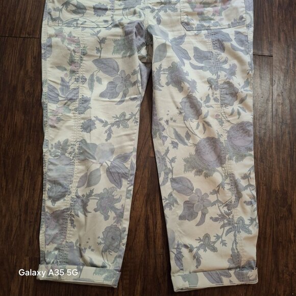 Chicos Floral Capri Pants Size 2 Beige Gray Stretch Cotton Blend Womens Casual W - Picture 2 of 10
